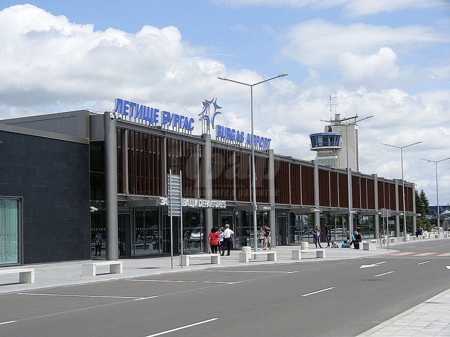 Първият чартър за бургаското летище идва още април
