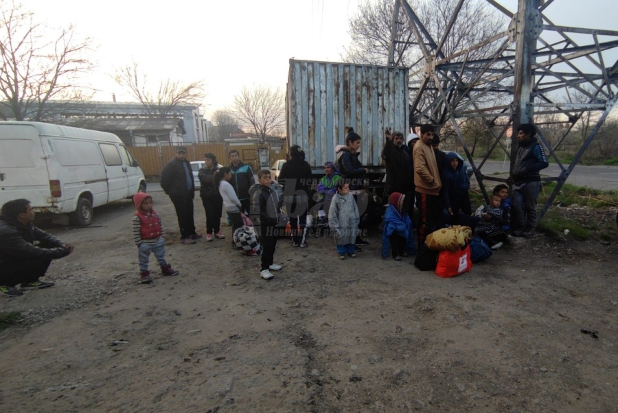 Общината разтуря ромски катуни