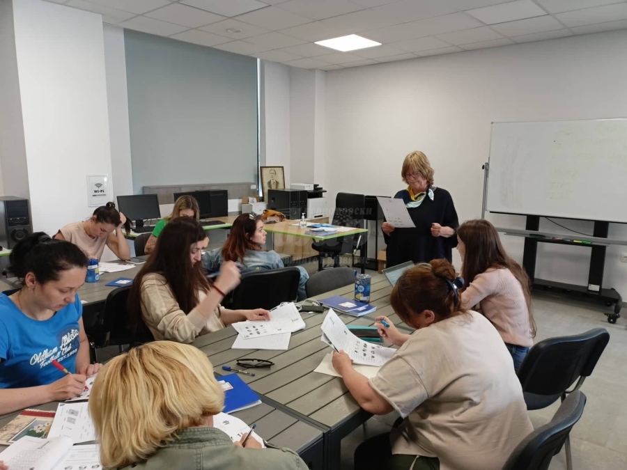 Започнаха курсовете по български за украинци