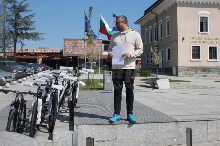 Челен опит: Служители на Община Царево ще ходят с велосипед на работа