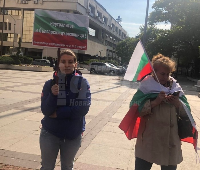 Протестиращи в Бургас: Правителството е време да си ходи