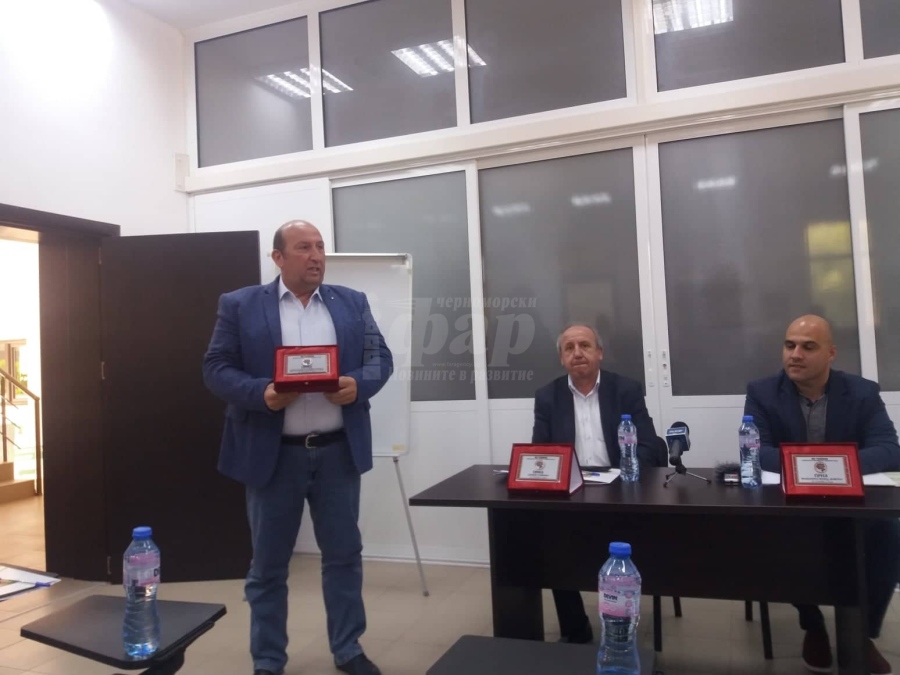 Лазар Налбантов е новият носител на приза на кмета във „Фолклорен венец Божура“