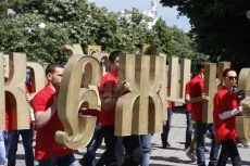 В навечерието на 24 май! „Черноморски фар“ пита хората на духа в Бургас какво е за тях тази дата