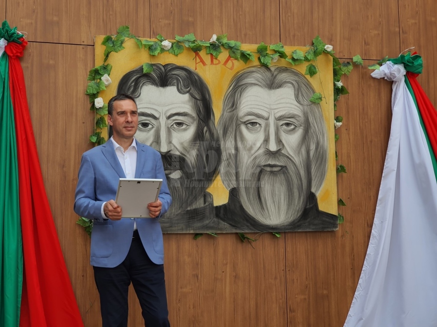 Кметът Димитър Николов: Честит 24 май, бургазлии!