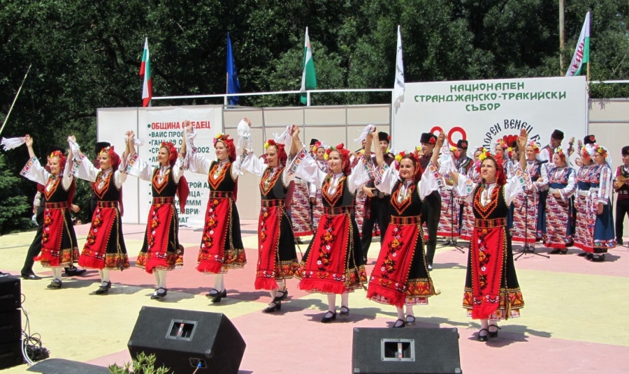 В Средец два дни всичко е народна песен