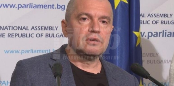 Тошко Йорданов:Кирил Петков атакува наши депутати със СМС-и