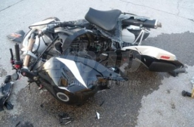 Мотоциклетист се натресе в мантинела на Бургас – Варна