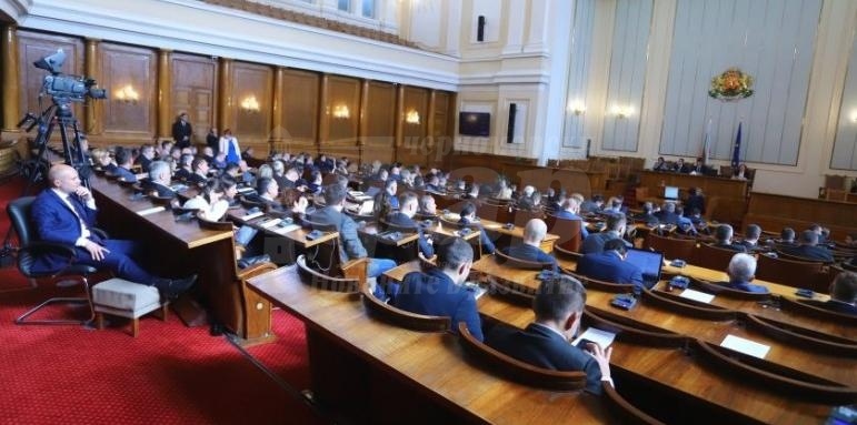  Нов опит за редовно заседание на парламента