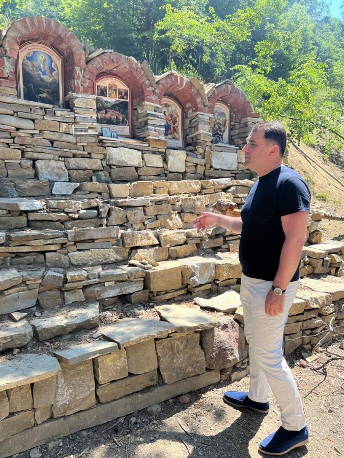 Грузинският княз Арчил Чиковани изкачи Пътеката на вярата в Свети Влас