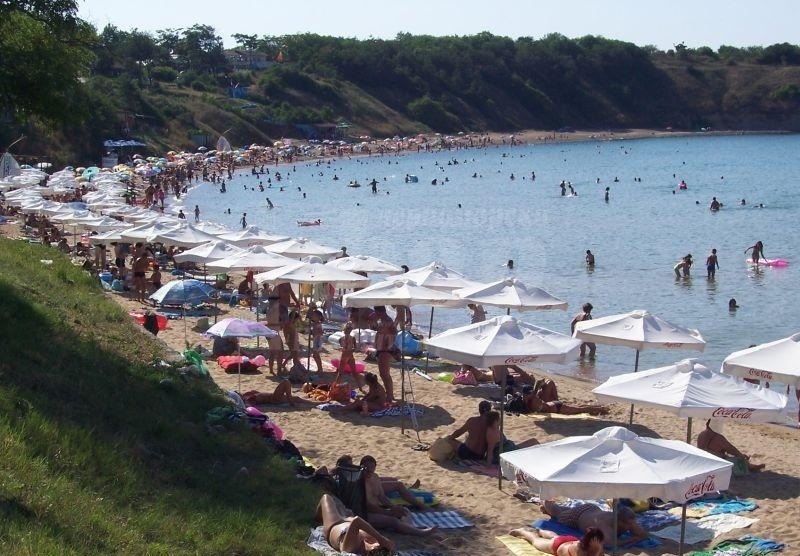 Укриване на обороти и алкохол без бандерол на плажа в Черноморец