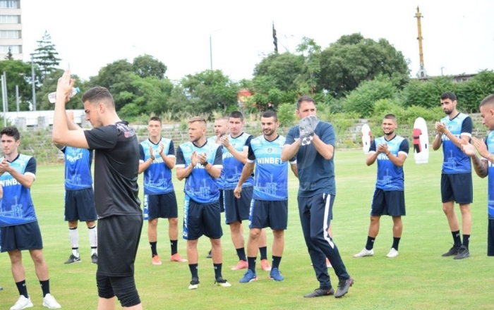 „Черноморец“ подсилва школата с нови треньори и директор