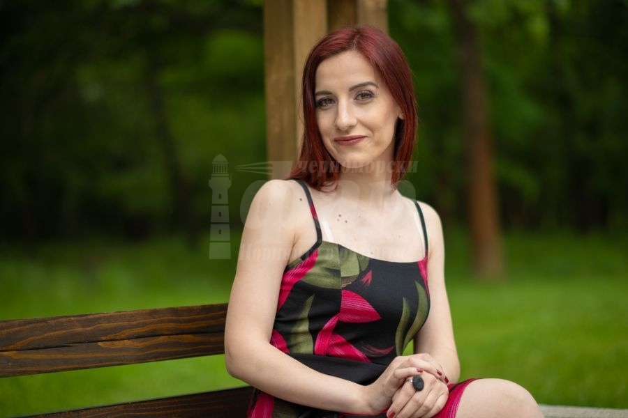 С изцяло авторска и лятна песен ще завладее младата Лина По на „Бургас ...