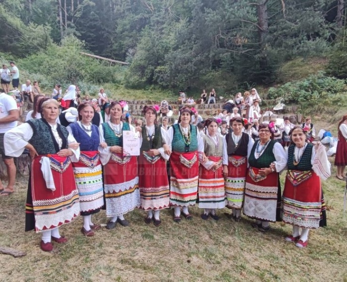 Творческите колективи от 18 читалища в Бургаска област се завърнаха от събора в Копривщица с отличия