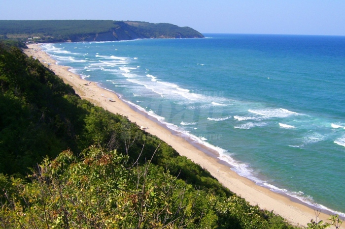 Областният управител подписа договорите за водно спасяван на 9 неохраняеми плажа