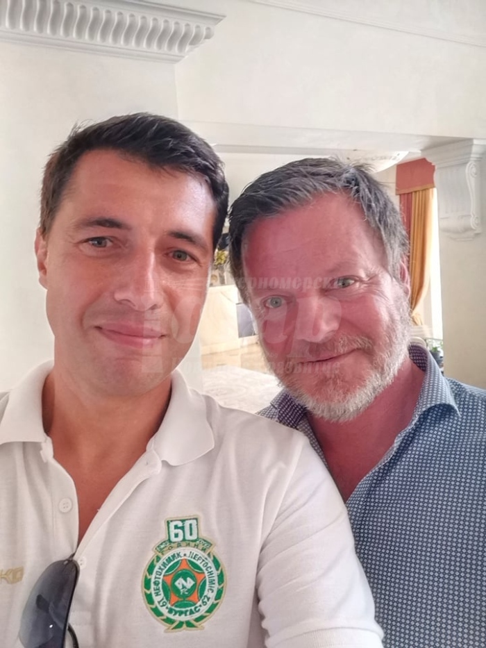   Световната футболна легенда Стефан Шварц пристигна в Бургас 
