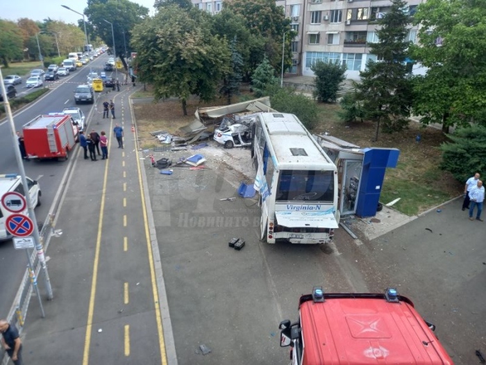 Двама българи са задържани за катастрофата с автобуса -убиец
