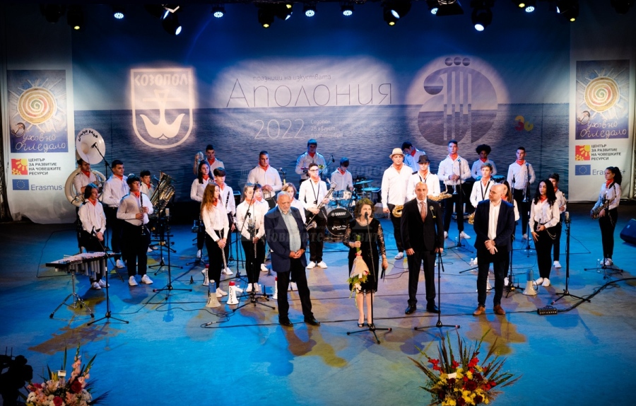 Младите музиканти от Детски духов оркестър „Junior Band“ сложиха началото на 38-та Аполония