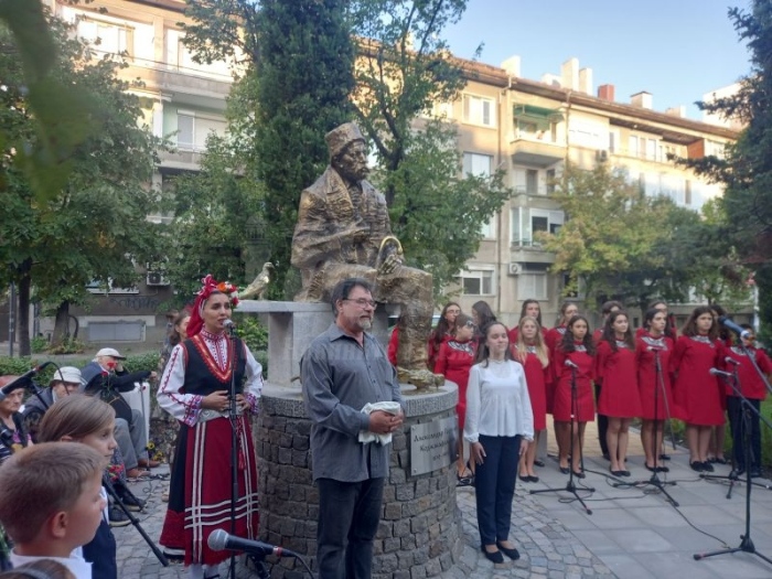 Паметен ден за Бургас! Откриха паметника на Бащата на града/СНИМКИ/