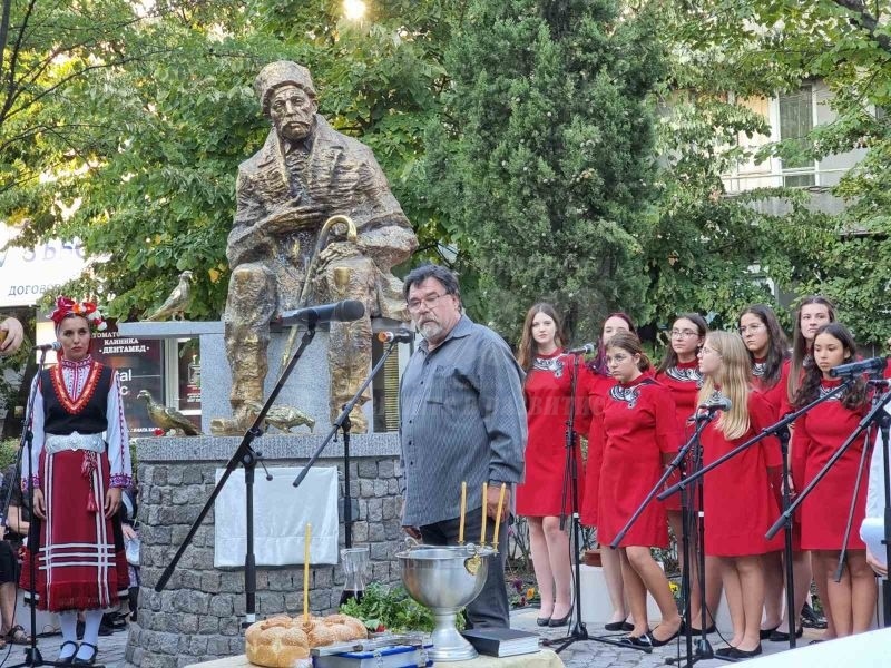 През бодливия път до реализирането на една мечта – Бащата на Бургас получи светския си паметник