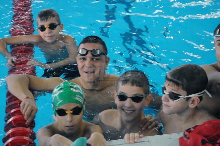 Над 40 бургаски деца се включиха в спортния празник „Плувай с Цанко“ на „Парк Арена ОЗК“