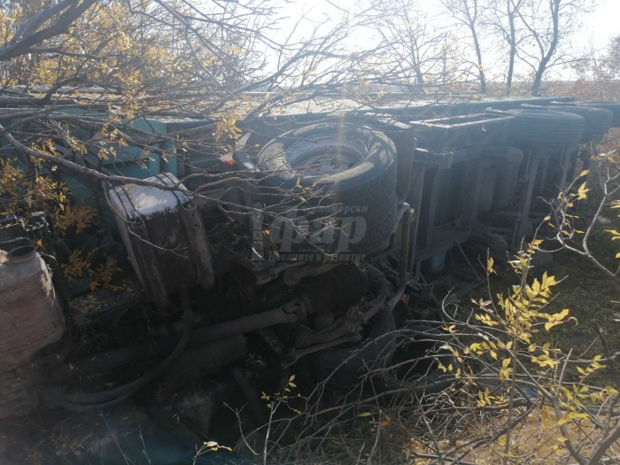 Шофьор на камион загина в самостоятелна катастрофа край Айтос