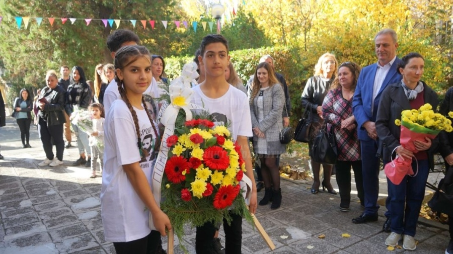 Айтозлии отдадоха почит на народните будители