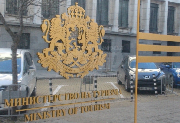 Министерството на туризма обработи списъка за плащане за  септември по втората хуманитарна програма