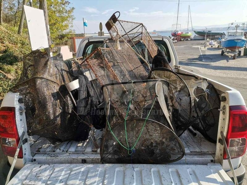 От ИАРА иззеха незаконни тралиращи средства край Приморско