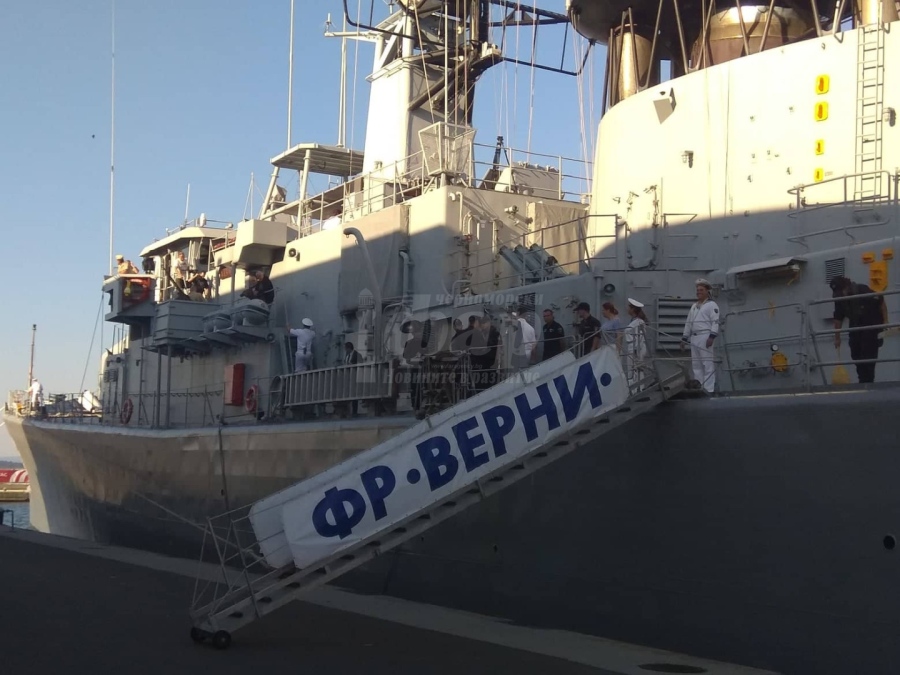  За  Никулден фрегатата „Верни“ приема посетители