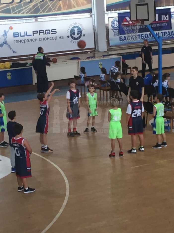 150 деца получиха медали на баскетболен турнир по случай празника на града 
