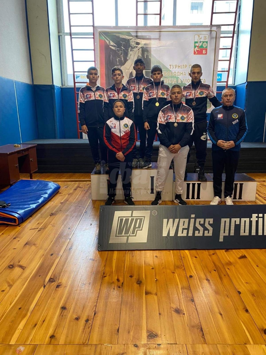 5 медала от турнира „Янчо Патриков“ за младите надежди на руенската борба