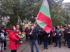 Димитър и Ралица през сълзи на протеста в тяхна защита: Няма да се отказваме (СНИМКИ)