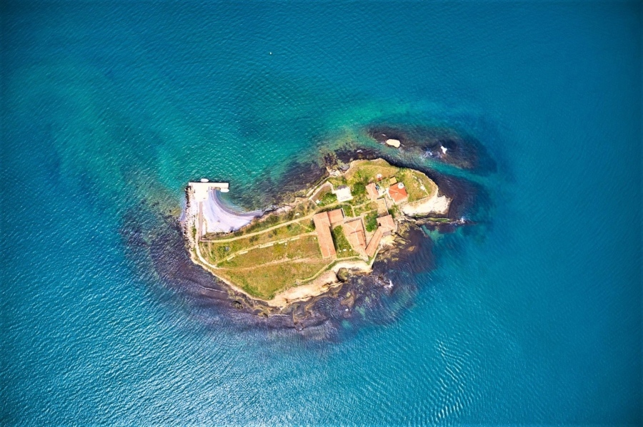 Вижте любопитни подробности от историята и живота на остров Света Анастасия 