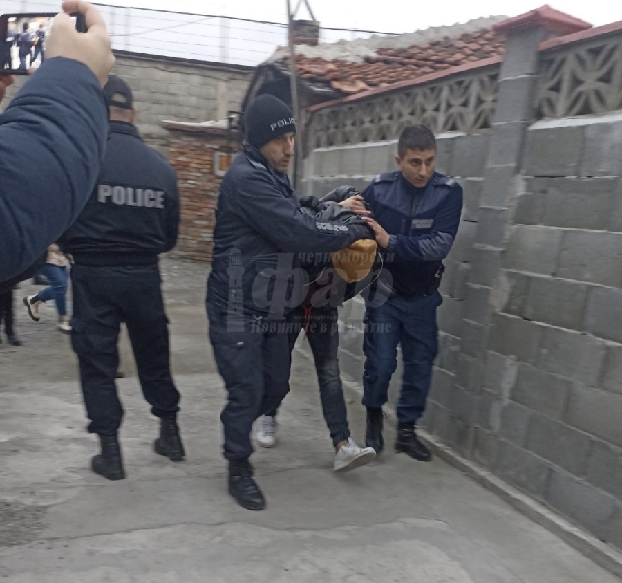 Тече мащабна полицайска операция в Бургас