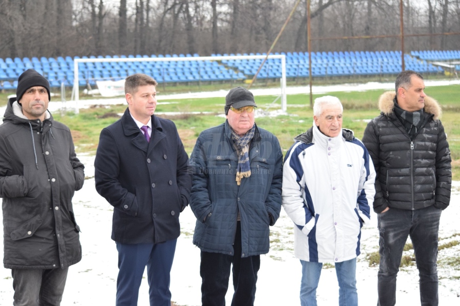 Първа копка на новия терен с изкуствена трева на „Черноморец“