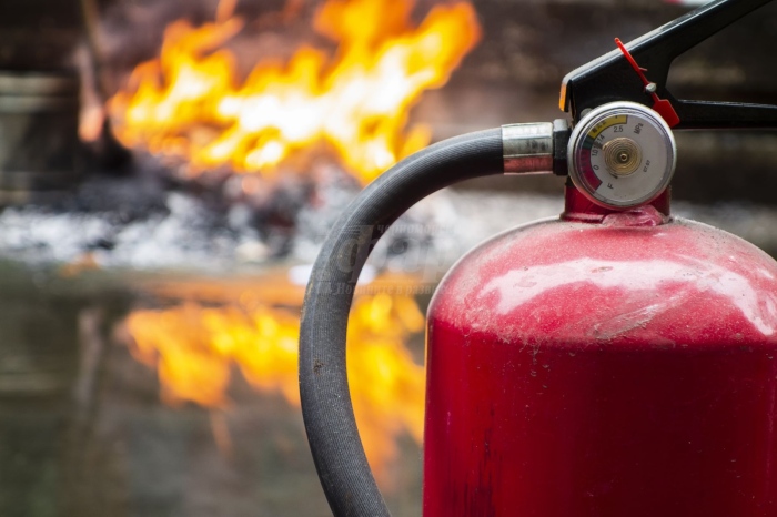 Мъж подпали къщата си в карнобатско село при инцидент с печка