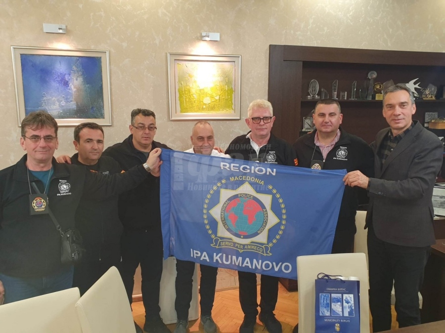 Кметът Николов се срещна с македонски полицаи в Бургас