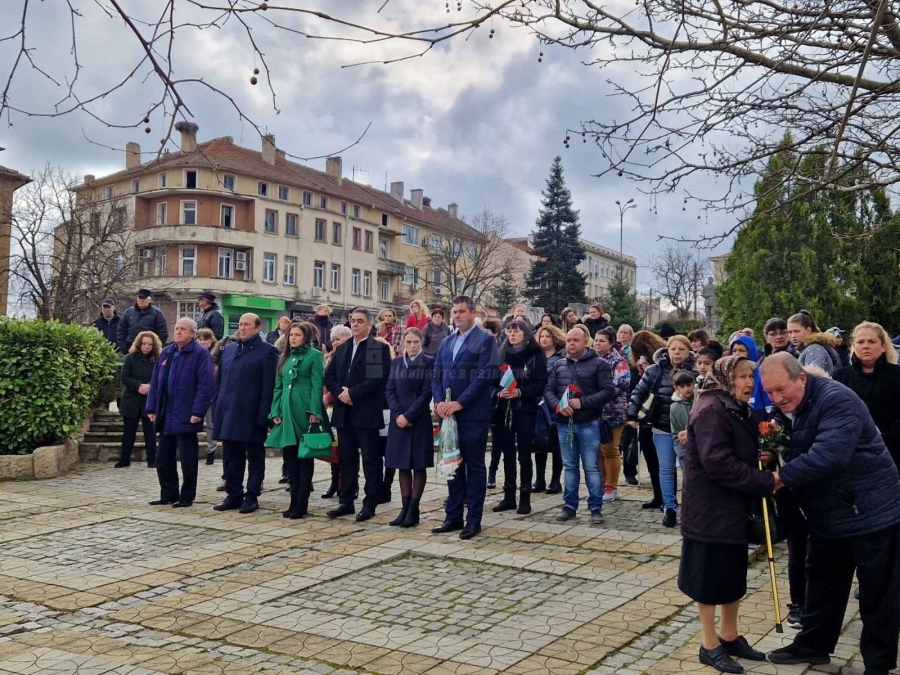 Тържествено отбелязаха в Средец Националния празник