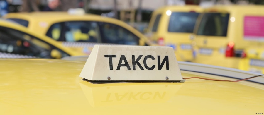 Таксиметрови шофьори искат стоянка пред „Сърце и мозък“