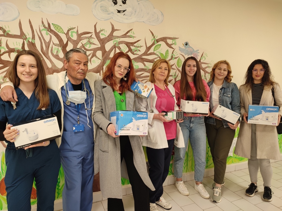 Апаратура за детските отделения в УМБАЛ Бургас дариха студенти по медицина