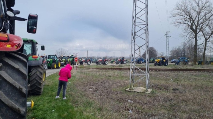 Фермери от региона, заедно с колегите си от Варна и Добрич блокираха ГКПП Кардам