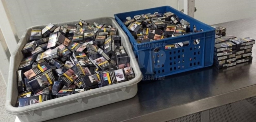 На Летище Бургас иззеха над 2500 кутии цигари от багажа на петима пътници
