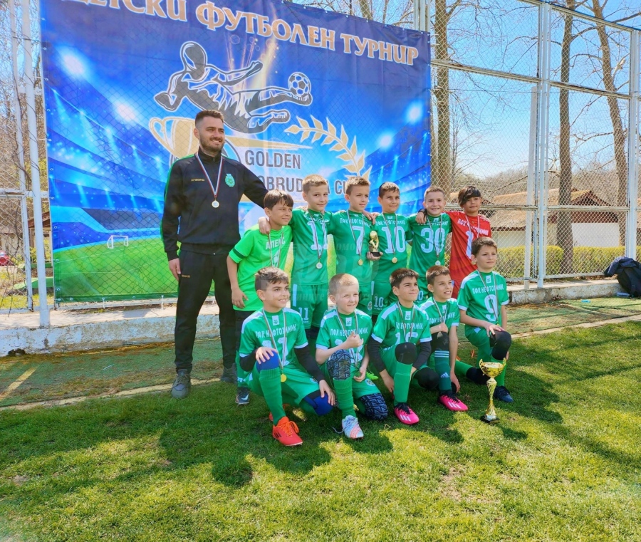 Шампионска купа и отлично представяне за школата на Нефтохимик във футболния турнир „Златна Добруджа“