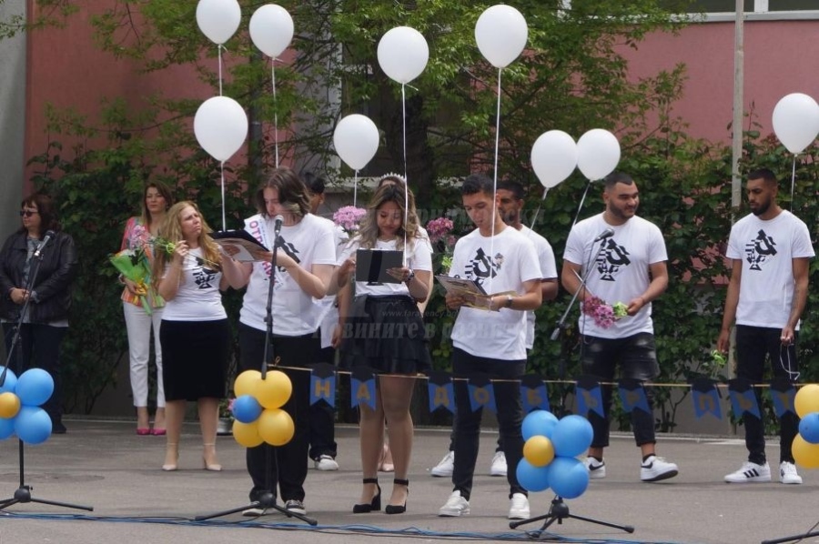 В Приморско зрелостниците показаха зрялост и социална ангажираност/СНИМКИ/