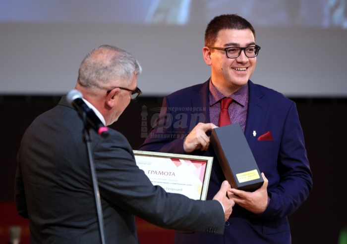 Доц. Йордан Георгиев донесе наградата „Питагор“ в Бургас