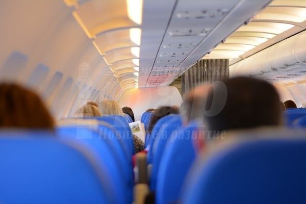 Парадокс: пътници се барикадираха в самолет на летище Варна