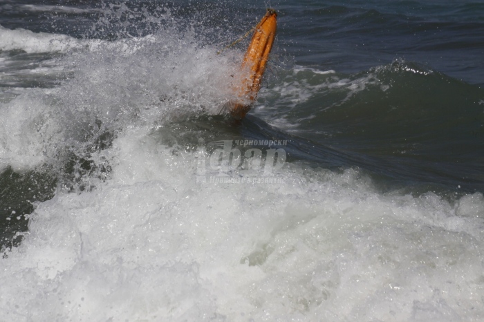 Две момчета едва не се удавиха на бургаския плаж