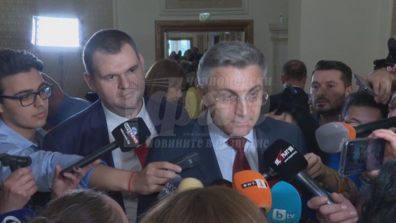 Карадайъ и Пеевски: Гласувахме „за“, защото ДПС заявихме, че няма да пречим на коалицията да излъчи редовно правителство
