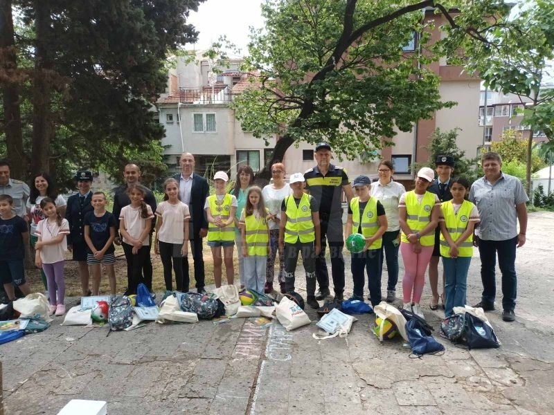  12 деца преминаха обучителен лагер на МВР в Созопол, сред тях кубинче и украинчета 