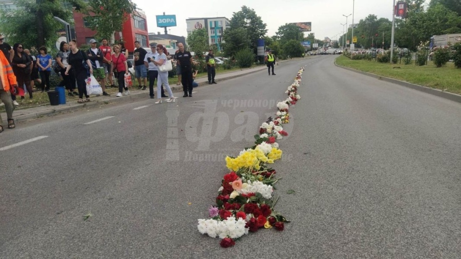 В Бургас отбелязаха 12 години от движението „Червена пътека за Валя“